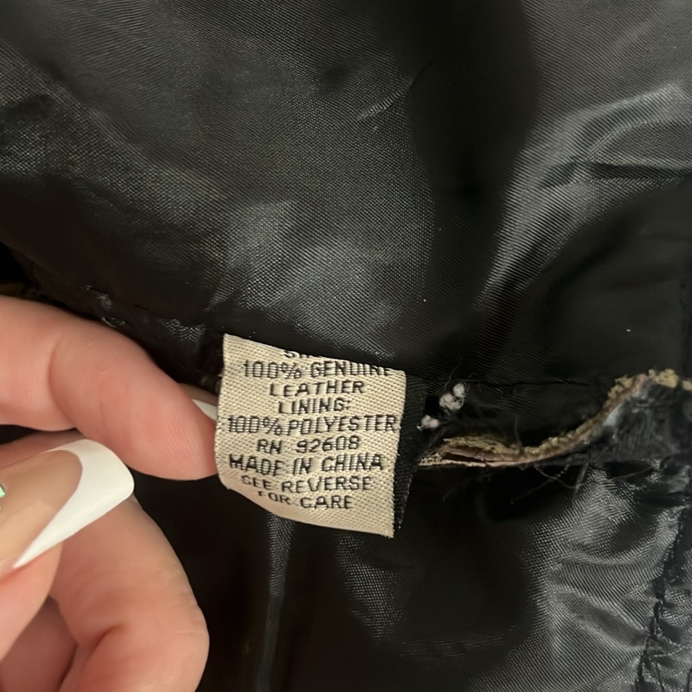 Vintage leather women’s zip up vest - Picture 3 of 4